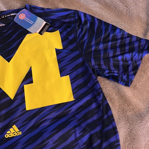 Brand new with tags Climafit UMichigan Official c
Collegiate GoBlue - Picture 6 of 9